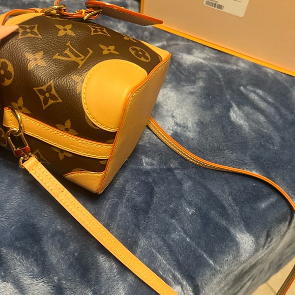 LOUIS VUITTON Monogram Noé Purse. - Picture 4 of 6